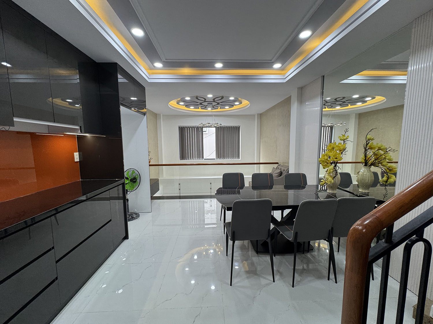 Nhà phố 3 lầu thiết kế Singapore đẹp lung linh full nội thất cao cấp hẻm xe hơi Khu VIP Quang Trung